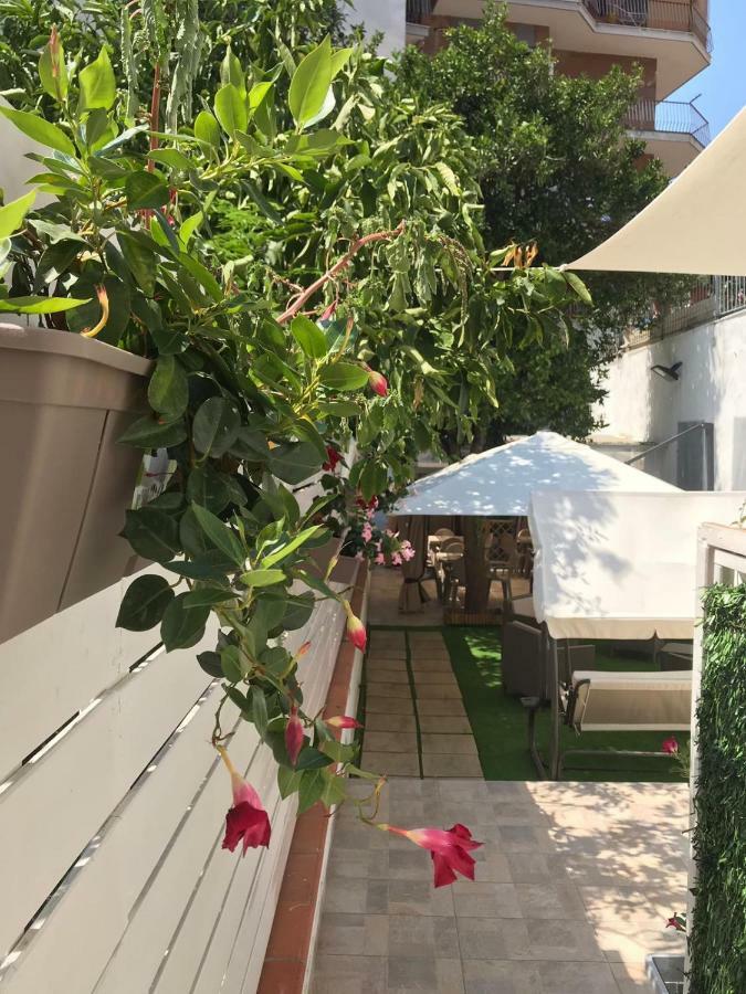 Virgilio'S Garden Bed & Breakfast กาสเตลลัมมาเร ดิ สตาเบีย ภายนอก รูปภาพ